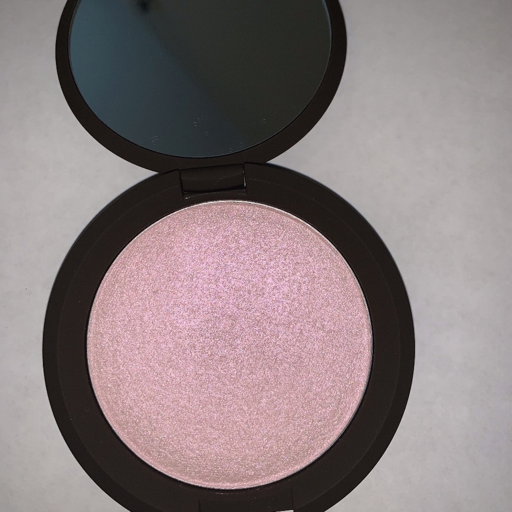 Becca- "Prismatic Amethyst" Skin Perfector